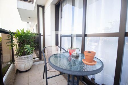 Apartamento à venda com 136m², 3 quartos e 3 vagasVaranda