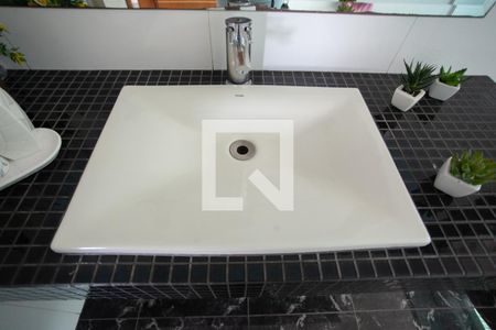 Casa à venda com 520m², 4 quartos e 5 vagasBanheiro 2