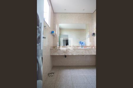 Casa à venda com 520m², 4 quartos e 5 vagasBanheiro da Suíte 1