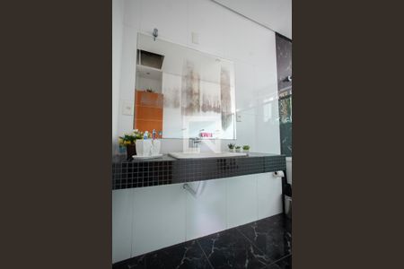 Casa à venda com 520m², 4 quartos e 5 vagasBanheiro 2