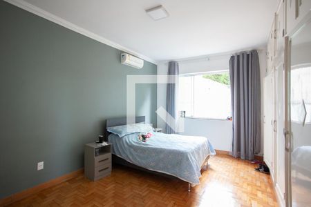 Casa à venda com 520m², 4 quartos e 5 vagasSuíte 2