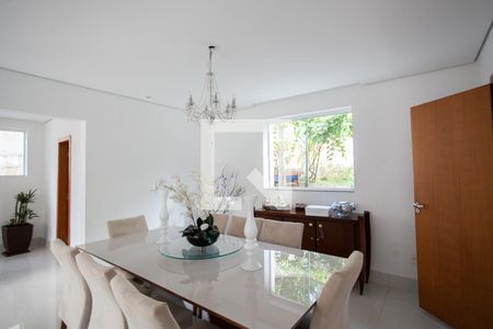 Casa à venda com 520m², 4 quartos e 5 vagasSala de Jantar