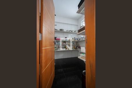 Casa à venda com 520m², 4 quartos e 5 vagasDespensa da Cozinha