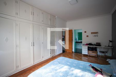 Casa à venda com 520m², 4 quartos e 5 vagasSuíte 2