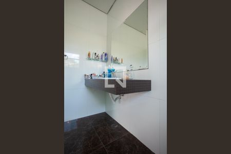 Casa à venda com 520m², 4 quartos e 5 vagasBanheiro da Suíte 2