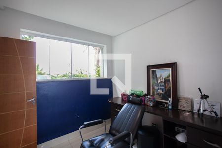 Casa à venda com 520m², 4 quartos e 5 vagasEscritório 1