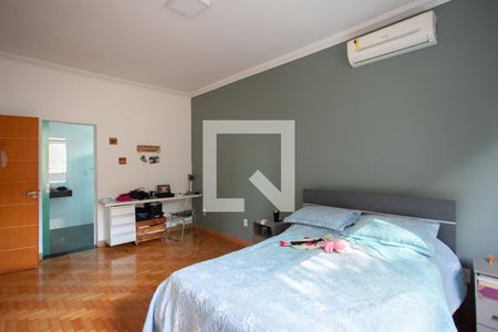 Casa à venda com 520m², 4 quartos e 5 vagasSuíte 2