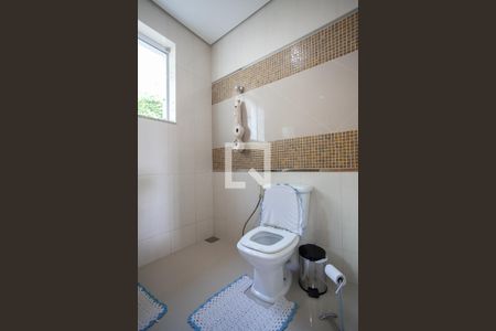 Casa à venda com 520m², 4 quartos e 5 vagasBanheiro 1