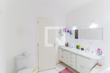 Casa à venda com 300m², 4 quartos e 3 vagasBanheiro Suíte 2