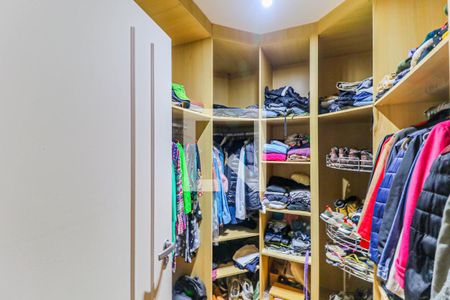 Casa à venda com 300m², 4 quartos e 3 vagasSuíte 2