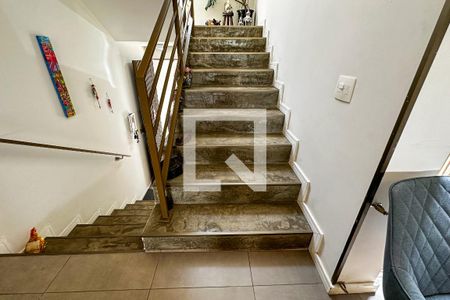 Escada de casa à venda com 3 quartos, 200m² em Vila Romana, São Paulo
