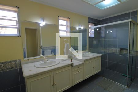 Casa à venda com 253m², 3 quartos e 3 vagasBanheiro comum