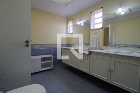 Casa à venda com 253m², 3 quartos e 3 vagasBanheiro comum