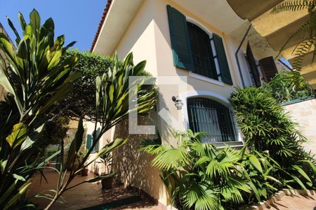 Casa à venda com 253m², 3 quartos e 3 vagasFachada