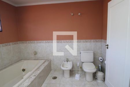 Casa à venda com 253m², 3 quartos e 3 vagasBanheiro da suíte