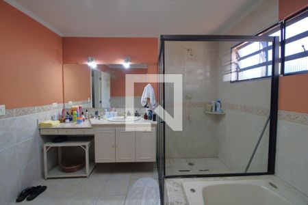 Casa à venda com 253m², 3 quartos e 3 vagasBanheiro da suíte