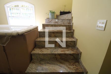 Escada de casa à venda com 3 quartos, 253m² em Jardim Umuarama, São Paulo