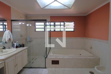 Casa à venda com 253m², 3 quartos e 3 vagasBanheiro da suíte