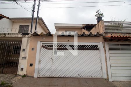 Casa à venda com 135m², 3 quartos e 2 vagas Casa à venda com 135m², 3 quartos e 2 vagasFachada