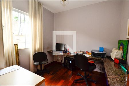 Casa à venda com 150m², 4 quartos e 6 vagasQuarto 4/escritorio