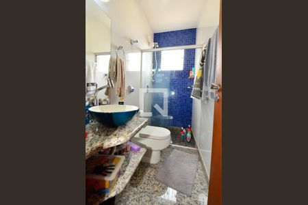 Casa à venda com 150m², 4 quartos e 6 vagasBanheiro social