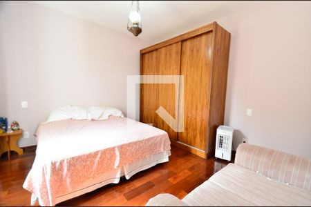 Casa à venda com 150m², 4 quartos e 6 vagasSuite