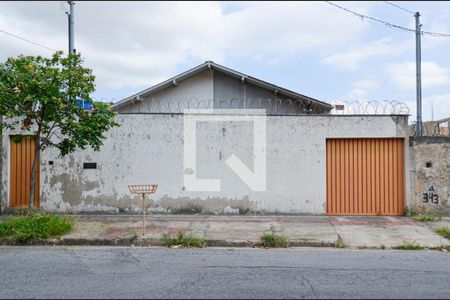 Casa à venda com 150m², 4 quartos e 6 vagasFachada da casa