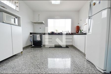 Casa à venda com 150m², 4 quartos e 6 vagasCopa