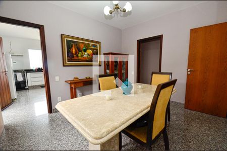 Casa à venda com 150m², 4 quartos e 6 vagasCopa