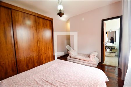 Casa à venda com 150m², 4 quartos e 6 vagasSuite