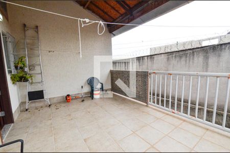 Casa à venda com 150m², 4 quartos e 6 vagasVaranda
