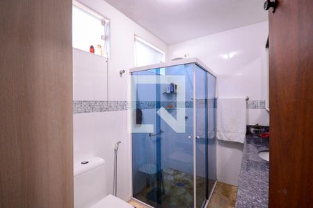 Casa à venda com 300m², 3 quartos e 3 vagasBanheiro do quarto 2 