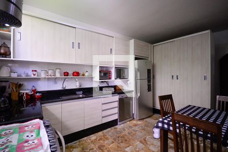 Casa à venda com 300m², 3 quartos e 3 vagasCozinha 