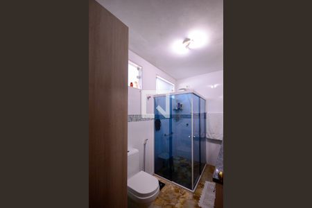 Casa à venda com 300m², 3 quartos e 3 vagasBanheiro do quarto 2 