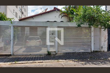 Casa à venda com 300m², 3 quartos e 3 vagasFachada 