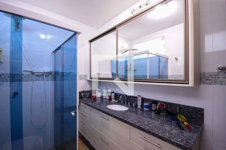 Casa à venda com 300m², 3 quartos e 3 vagasBanheiro do quarto 2 