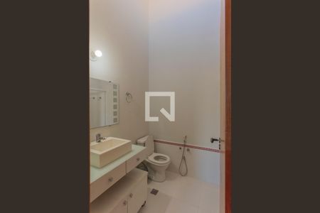 Casa à venda com 300m², 4 quartos e 5 vagas Casa à venda com 300m², 4 quartos e 5 vagasBanheiro da Suíte 2