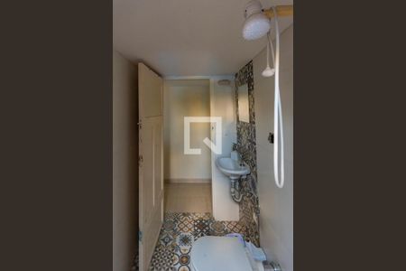 Casa à venda com 300m², 4 quartos e 5 vagas Casa à venda com 300m², 4 quartos e 5 vagasBanheiro de Serviço