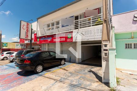 Casa à venda com 300m², 4 quartos e 5 vagas Casa à venda com 300m², 4 quartos e 5 vagasFachada