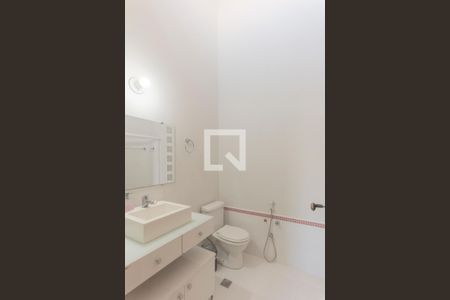 Casa à venda com 300m², 4 quartos e 5 vagas Casa à venda com 300m², 4 quartos e 5 vagasBanheiro da Suíte 2
