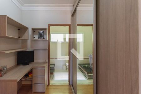 Casa à venda com 300m², 4 quartos e 5 vagas Casa à venda com 300m², 4 quartos e 5 vagasCloset da suíte 1