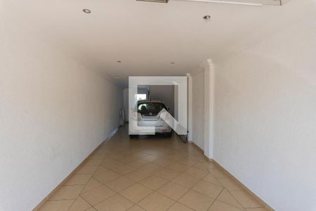 Casa à venda com 300m², 4 quartos e 5 vagas Casa à venda com 300m², 4 quartos e 5 vagasGaragem