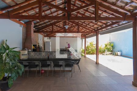 Casa à venda com 300m², 4 quartos e 5 vagas Casa à venda com 300m², 4 quartos e 5 vagasEspaço Gourmet