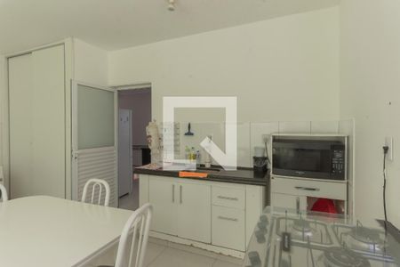 Casa à venda com 300m², 4 quartos e 5 vagas Casa à venda com 300m², 4 quartos e 5 vagasÁrea de Serviço