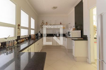 Casa à venda com 300m², 4 quartos e 5 vagas Casa à venda com 300m², 4 quartos e 5 vagasCozinha