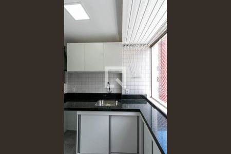 Apartamento para alugar com 98m², 3 quartos e 4 vagas Apartamento para alugar com 98m², 3 quartos e 4 vagasCozinha e Área de Serviço