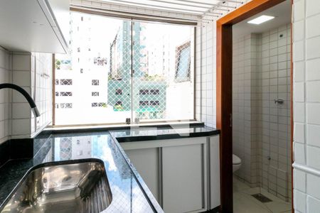 Apartamento para alugar com 98m², 3 quartos e 4 vagas Apartamento para alugar com 98m², 3 quartos e 4 vagasCozinha e Área de Serviço