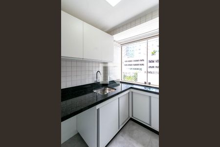 Apartamento para alugar com 98m², 3 quartos e 4 vagas Apartamento para alugar com 98m², 3 quartos e 4 vagasCozinha e Área de Serviço