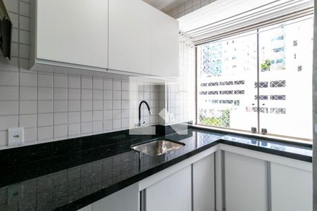 Apartamento para alugar com 98m², 3 quartos e 4 vagas Apartamento para alugar com 98m², 3 quartos e 4 vagasCozinha e Área de Serviço