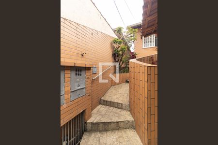 Casa à venda com 240m², 2 quartos e 2 vagasEscada